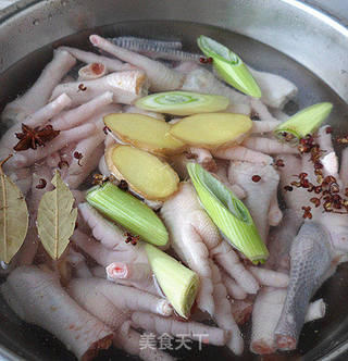 泡椒凤爪的做法步骤:3