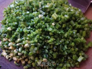 韭菜花粉丝鸡蛋包子的做法步骤:3