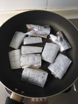 糖蒜烧带鱼的做法步骤:3
