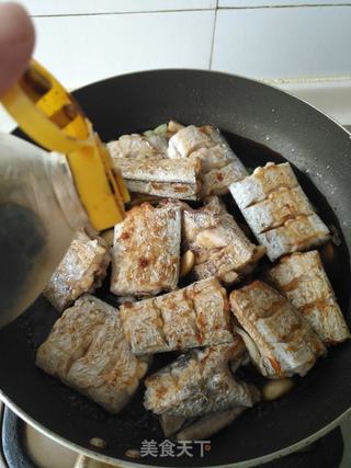 糖蒜烧带鱼的做法步骤:8