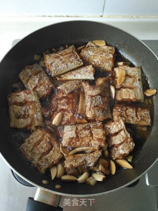 糖蒜烧带鱼的做法步骤:9