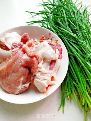 韭菜猪肉馅饺子的做法步骤:2