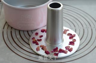6寸中空玫瑰波浪戚风蛋糕的做法步骤：3