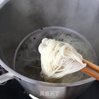 “榨菜”榨菜肉丝面的做法步骤：20