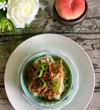 “榨菜”榨菜肉丝面的做法步骤:25
