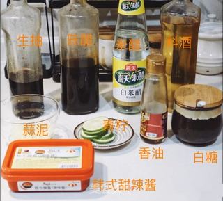 韩式酸辣鸡爪的做法步骤：1