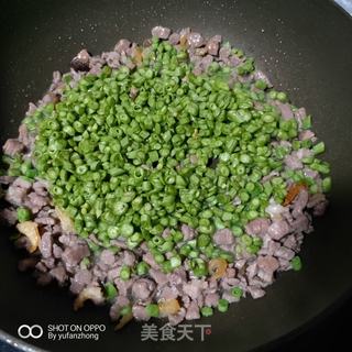 焖糯米饭(瘦肉虾仁香菇豆角红萝卜)的做法步骤:2