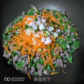 焖糯米饭(瘦肉虾仁香菇豆角红萝卜)的做法步骤:3