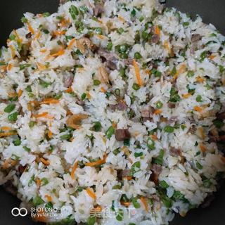 焖糯米饭(瘦肉虾仁香菇豆角红萝卜)的做法步骤:9