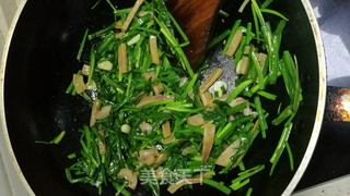 鱿鱼炒韭菜的做法步骤:7