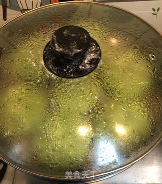 猪肉酸菜包子。的做法步骤:16