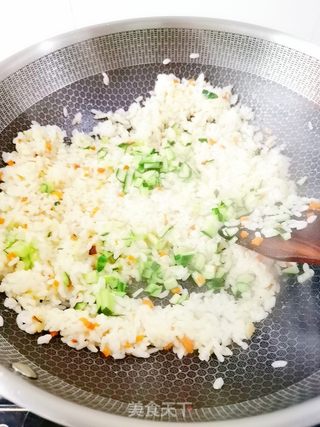炒饭的做法步骤:8