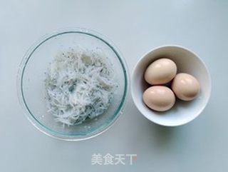 银鱼蒸蛋的做法步骤：1