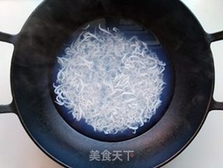 银鱼蒸蛋的做法步骤:2
