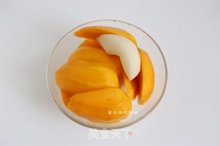 芒果香梨奶盖的做法步骤:2