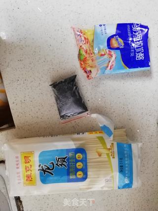 面条芝麻煎饼的做法步骤：1