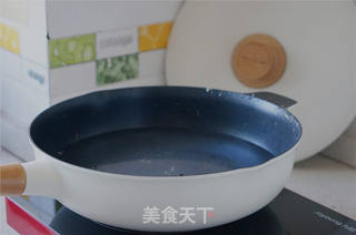 脆香银鱼疙瘩汤的做法步骤：2