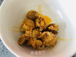 这是什么神仙美味,咸蛋黄配鸡翅也太好吃了吧的做法步骤:2
