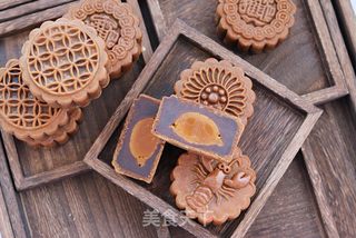 黑糖豆沙蛋黄月饼的做法步骤:19