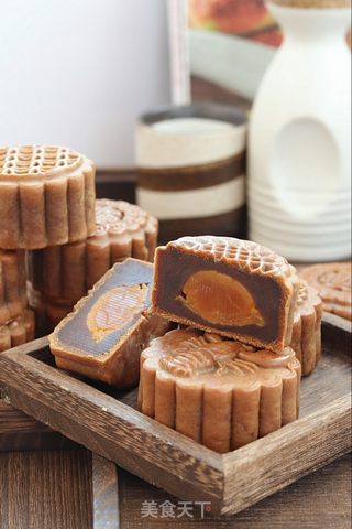 黑糖豆沙蛋黄月饼的做法步骤:20