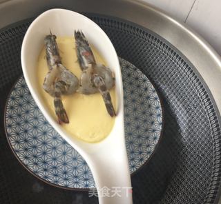 蝴蝶虾蛋羹的做法步骤:12