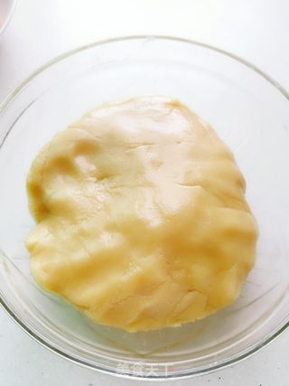 豆沙蛋黄月饼的做法步骤:4