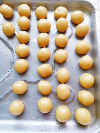 豆沙蛋黄月饼的做法步骤:5