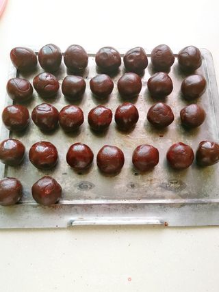 豆沙蛋黄月饼的做法步骤:7
