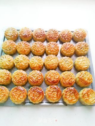 豆沙蛋黄月饼的做法步骤:16