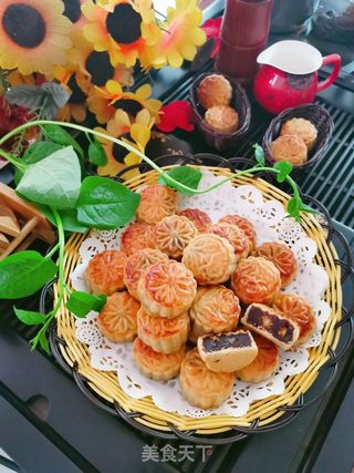 豆沙蛋黄月饼的做法步骤:20