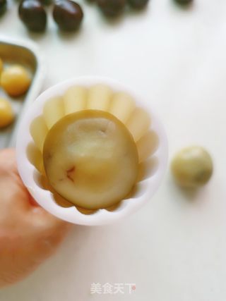 豆沙蛋黄月饼的做法步骤:10
