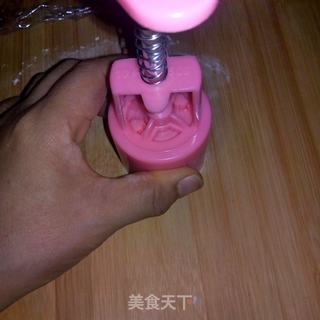 粉色小猪佩奇冰皮月饼的做法步骤:8