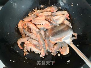蒜香罗氏虾的做法步骤:9