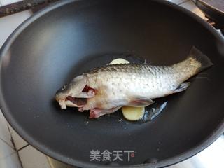 萝卜丝鲫鱼汤的做法步骤:4