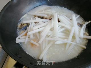 萝卜丝鲫鱼汤的做法步骤:6