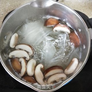 萝卜片三及第汤的做法步骤:7