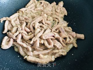 多做一步,牛柳又滑又嫩,味美多汁的青椒牛柳的做法步骤:5