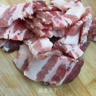 花肉炒韩式辣白菜的做法步骤:2