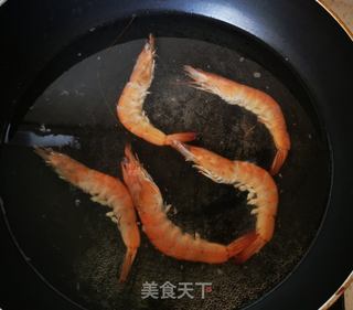 ?鲜虾清汤面?的做法步骤:3