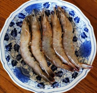 ?鲜虾清汤面?的做法步骤:2