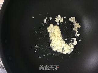 蒜茸粉丝蒸去壳青口贝的做法步骤：3