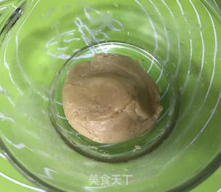 抹茶莲蓉蛋黄月饼的做法步骤:5