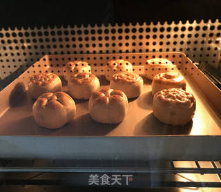 抹茶莲蓉蛋黄月饼的做法步骤：19