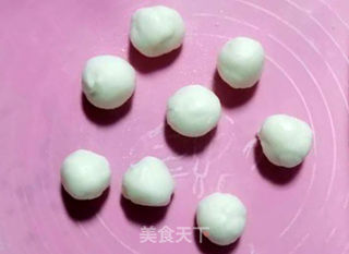 萨其马冰皮月饼的做法步骤：8