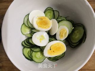 黄瓜鸡蛋沙拉的做法步骤:9