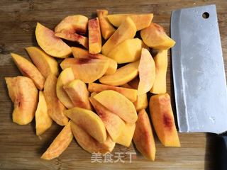 黄桃糖水的做法步骤:3