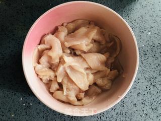 追剧小零食,香辣诱人的鸡胸肉片的做法步骤:2