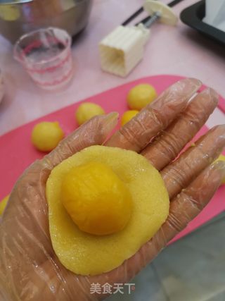 奶黄月饼的做法步骤:13