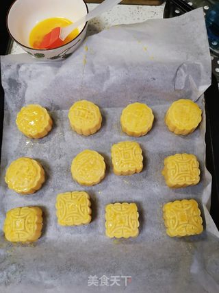 奶黄月饼的做法步骤:16
