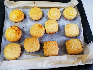 奶黄月饼的做法步骤:17